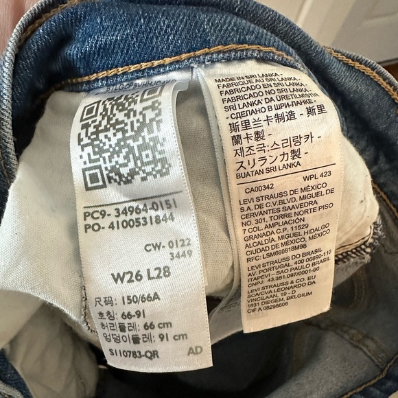 Levi’s Women’s Wedgie Straight Jean in Medium Indigo - Picture 8 of 10